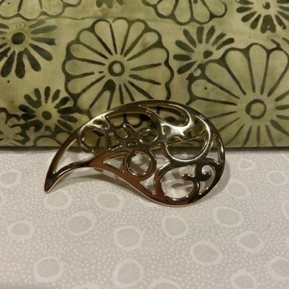 VTG GIVENCHY Gold Paisley Teardrop Open BROOCH - Picture 7 of 9